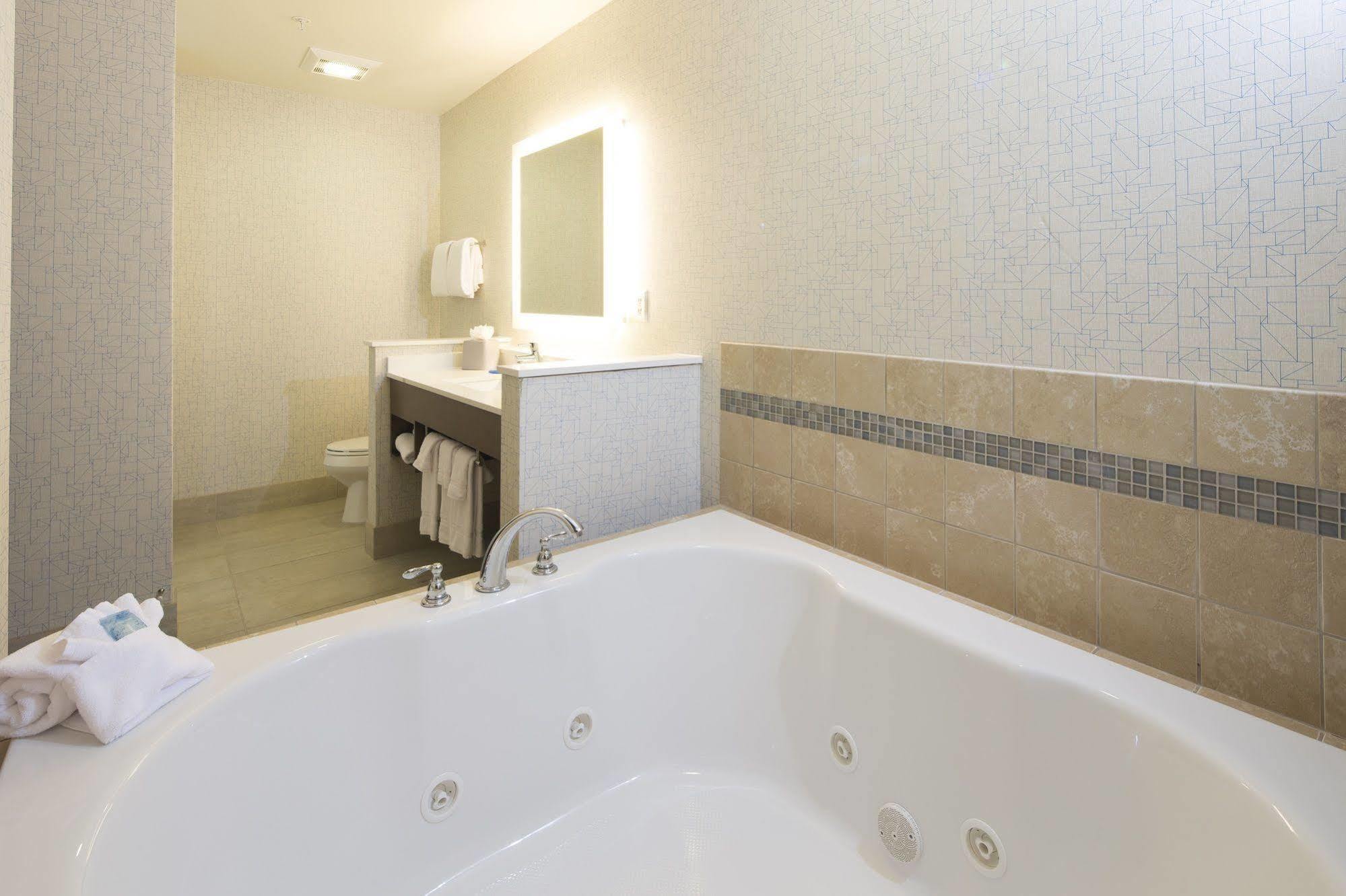 Express & - By Ihg Hotel