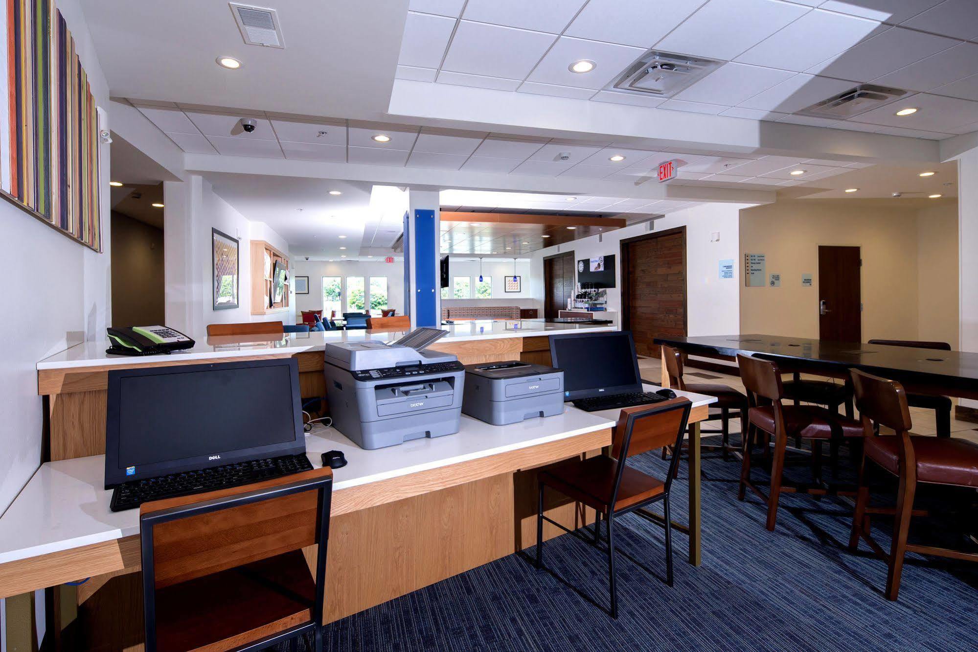 Express & - By Ihg 3* Portage
